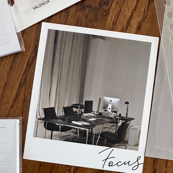 Cloth and Paper bundle - Picture 13 of 16